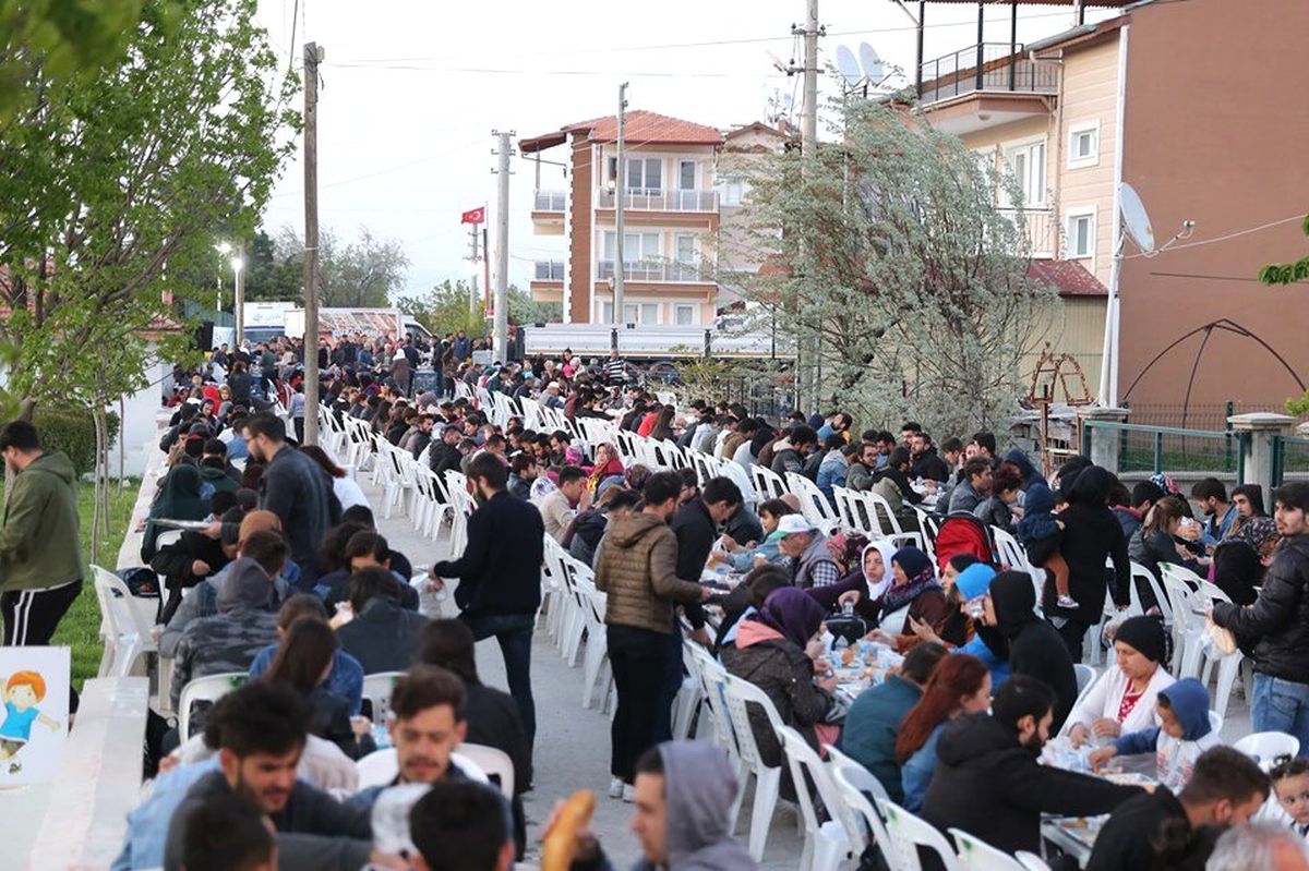 Burdur\'da Gönül Sofrası Geleneği Devam Ediyor