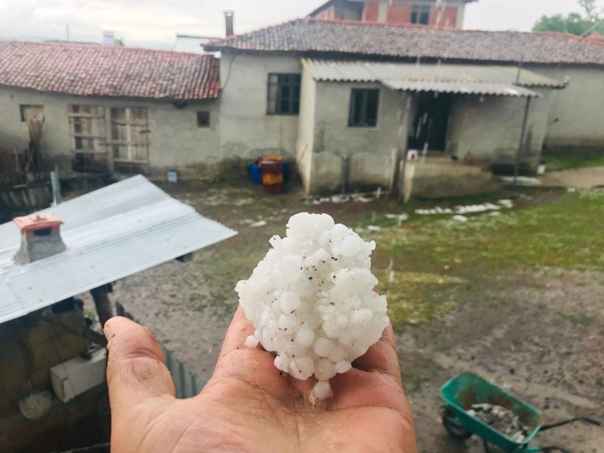 Çanakkale\'de Dolu Yağışı Etkili Oldu