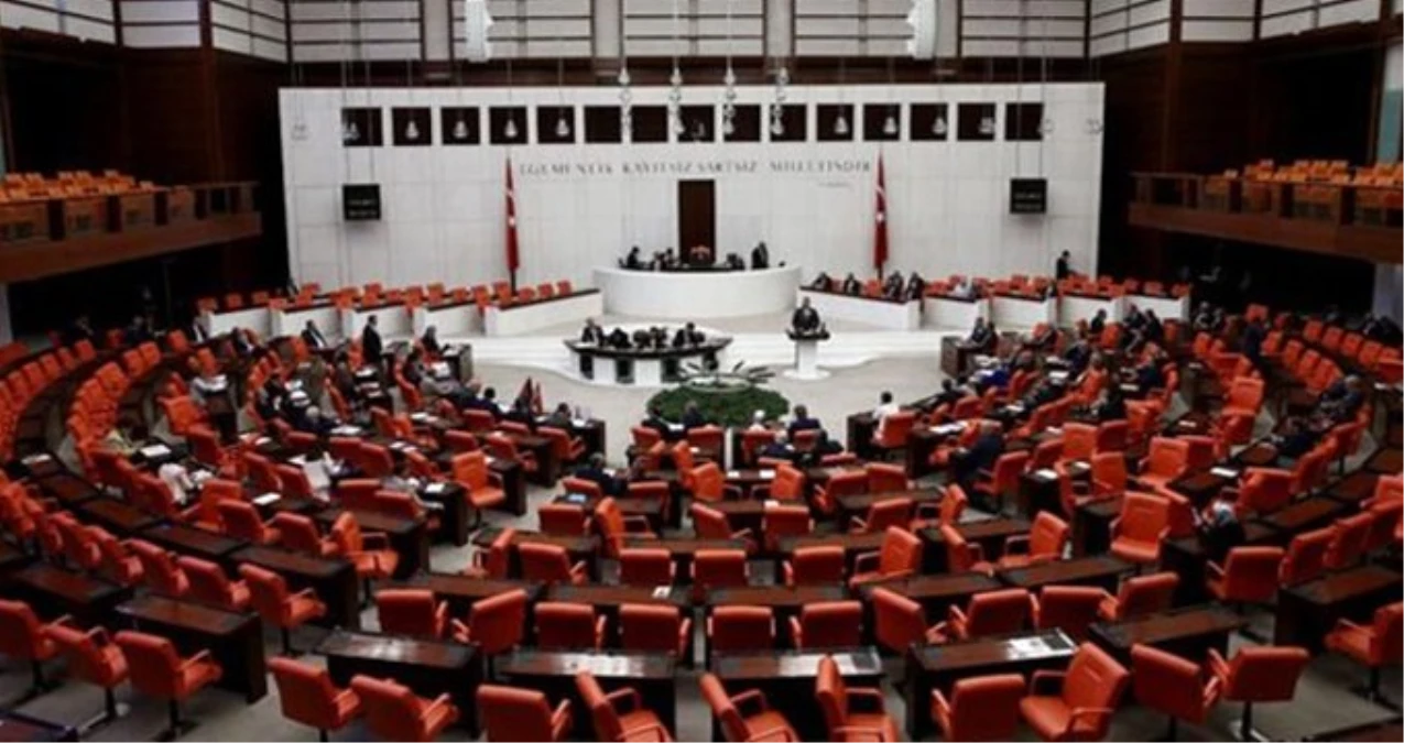 CHP\'li Vekil Meclis Kürsüsüne Terazi Koyarak YSK Kararına Tepki Gösterdi