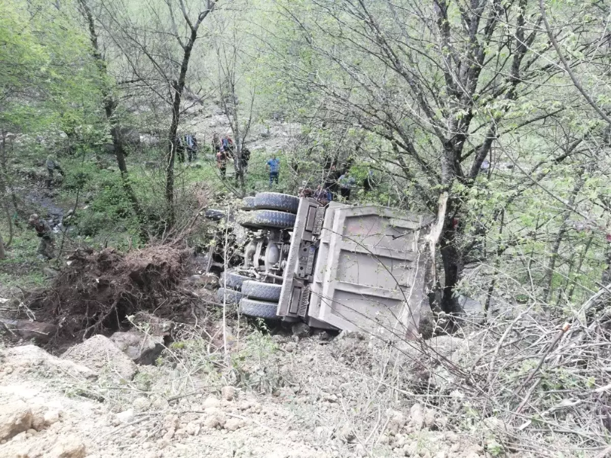 Hafriyat Kamyonu Uçuruma Yuvarladı: 1 Ölü