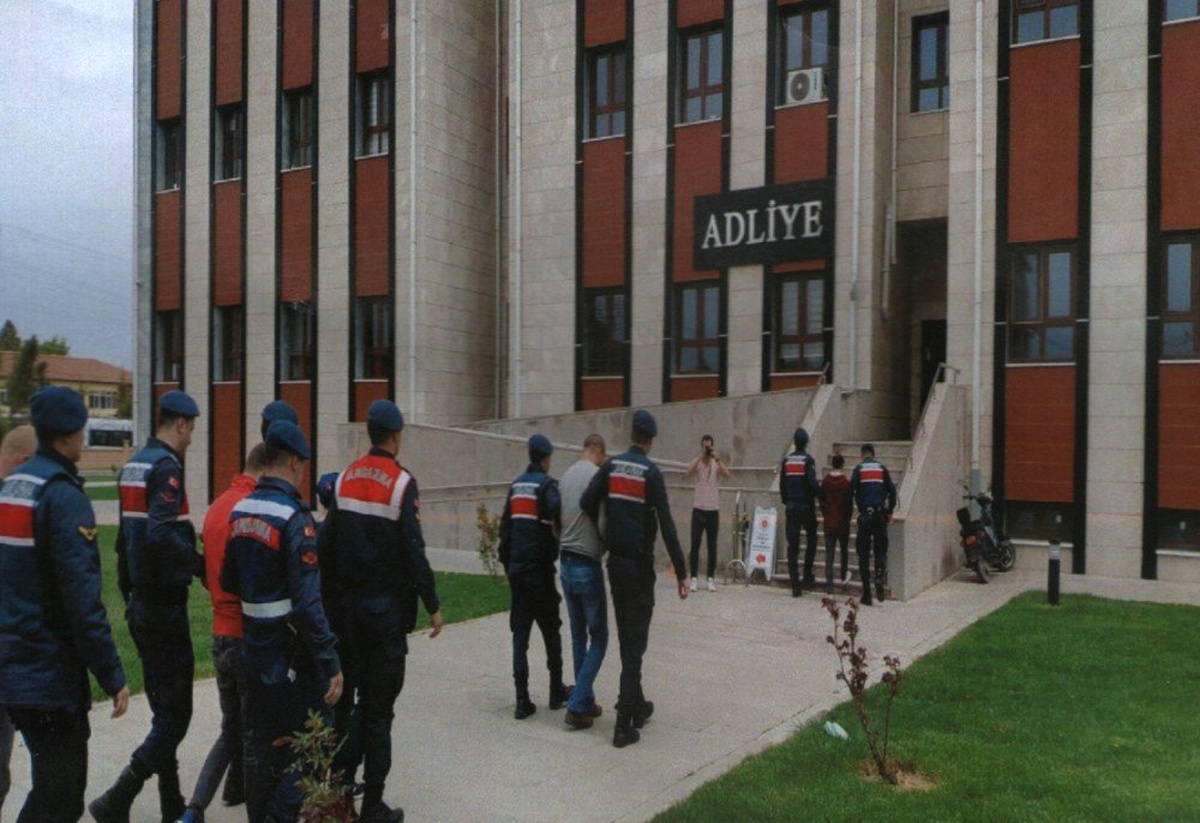 Hızlı Tren Şantiyesinden Hırsızlık Yapan 5 Kişi Yakalandı