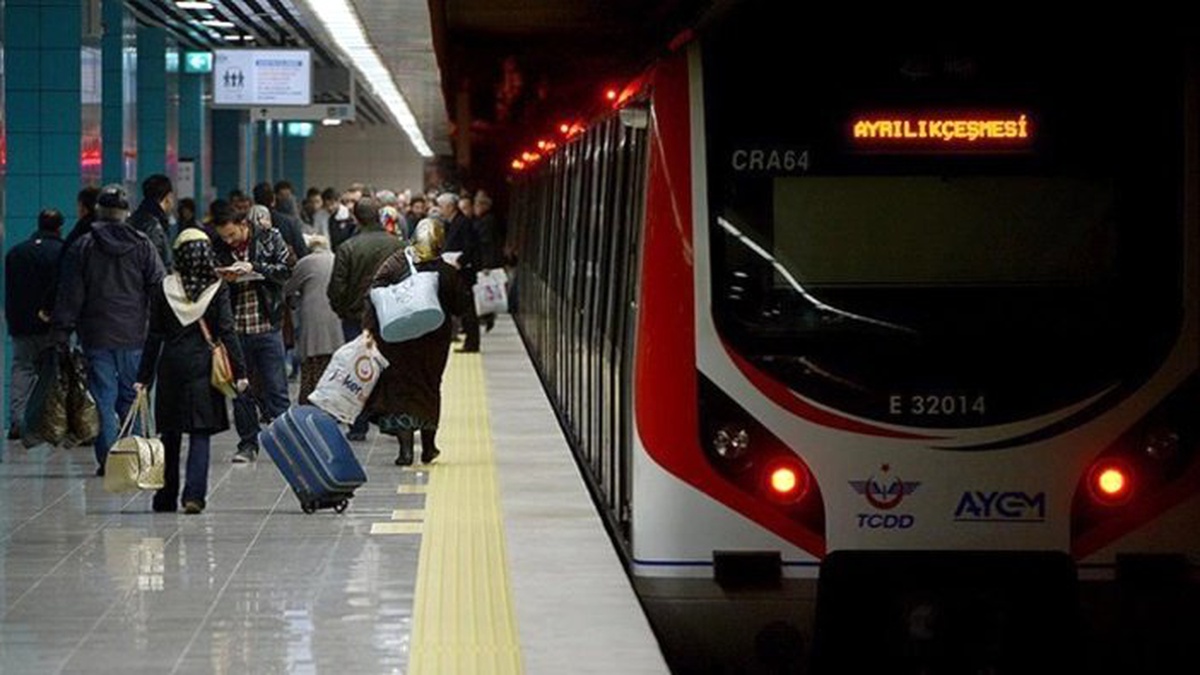 İstanbul\'da raylı sistemde sefer saatleri uzatıldı