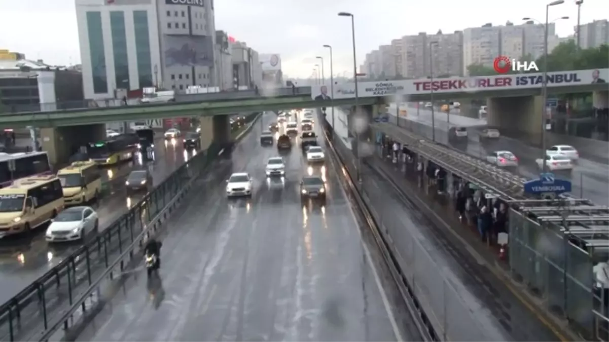 İstanbul\'da Yağmur Etkili Olmaya Başladı