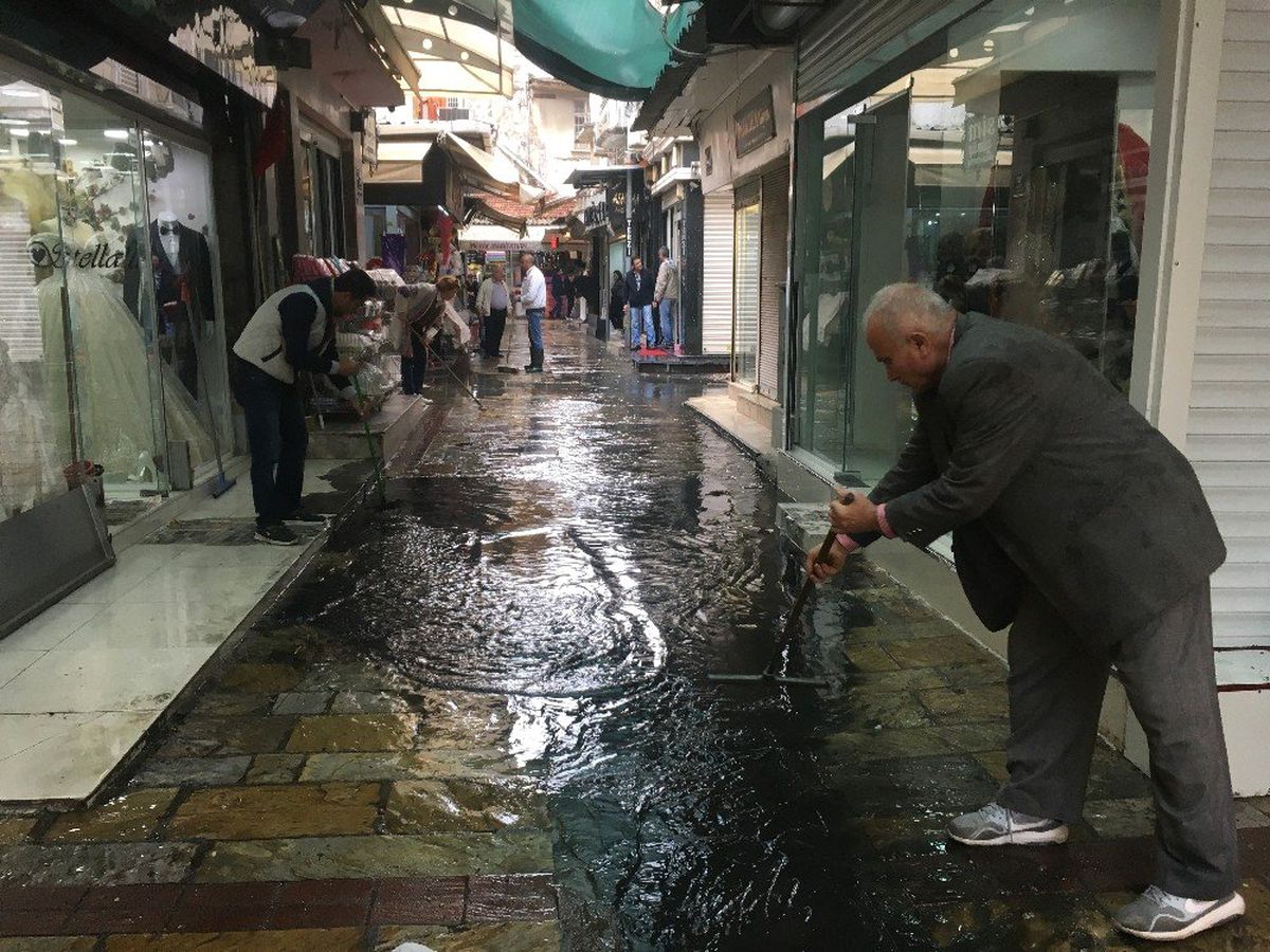 İzmir\'de Dolu ve Sağanak Yağış