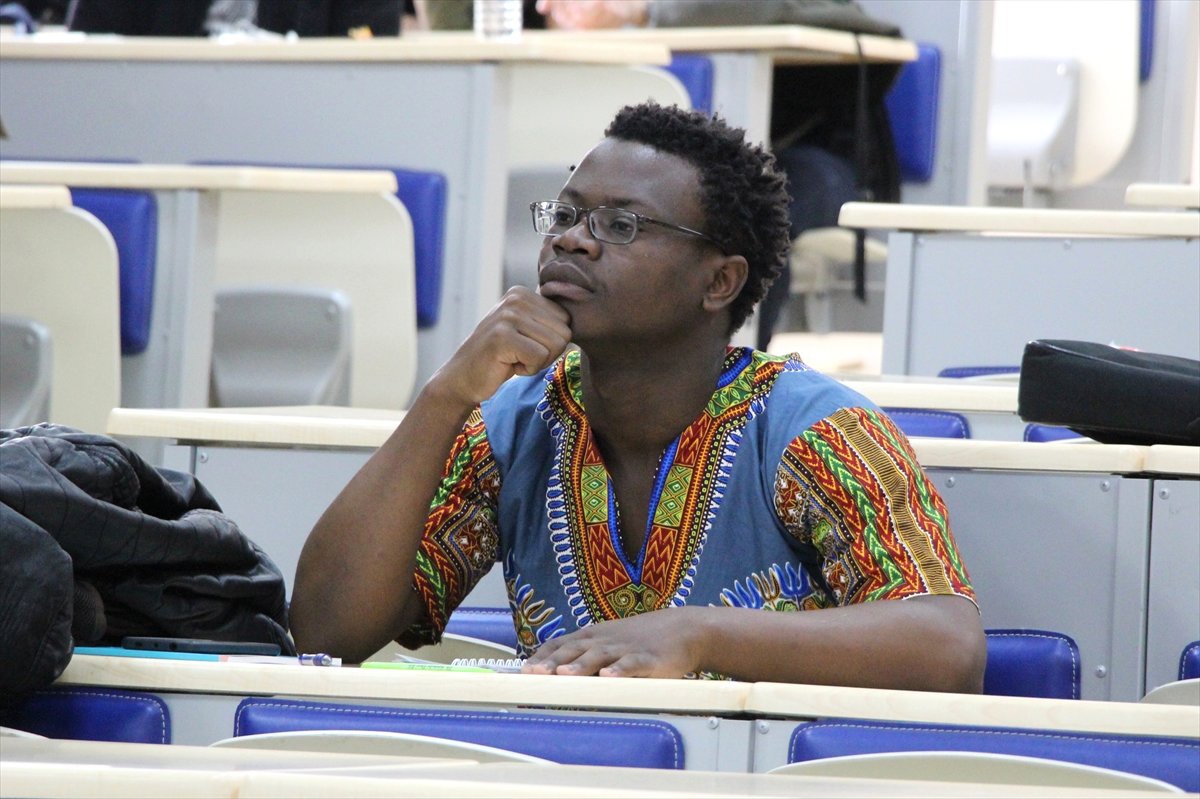 İzmirli Arkadaşları Zimbabveli İsa\'nın Yeni Ailesi Oldu