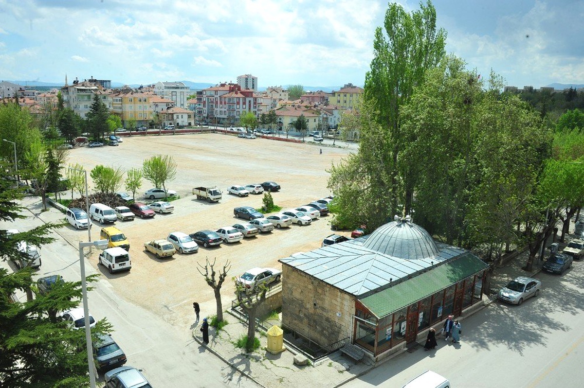 Karaman\'da Otopark Sorununa Geçici Çözüm
