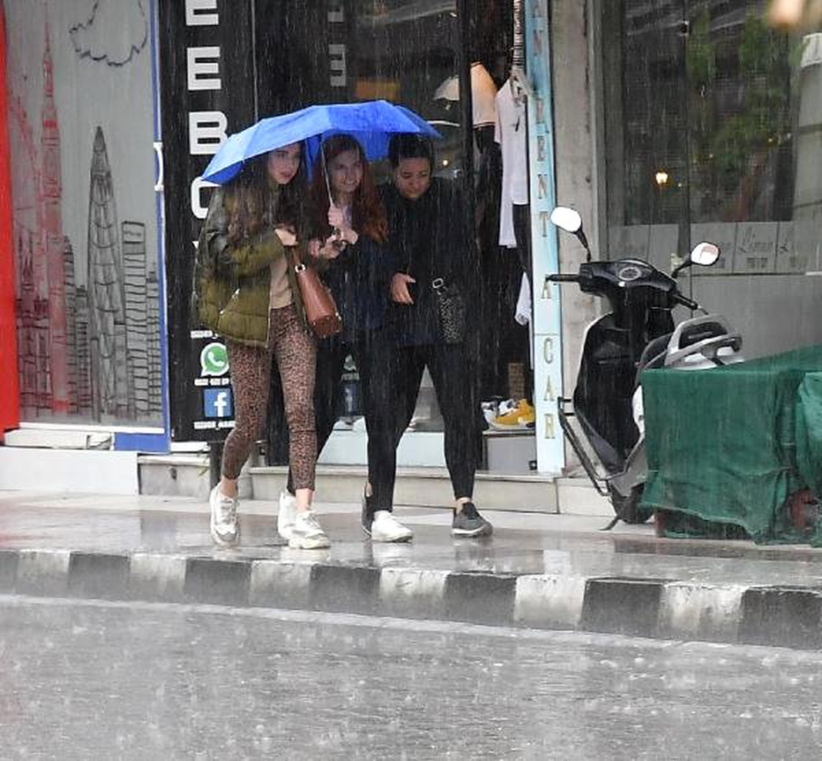 Manisalılar Yağmura Hazırlıksız Yakalandı
