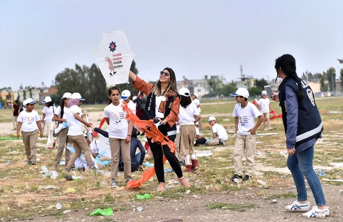 Mersin\'de Çocuklar Uçurtma Şenliğinde Buluştu