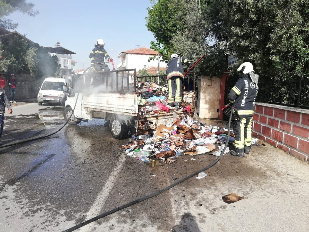 Sabahtan Akşama Kadar Topladığı Kağıtlar Yandı