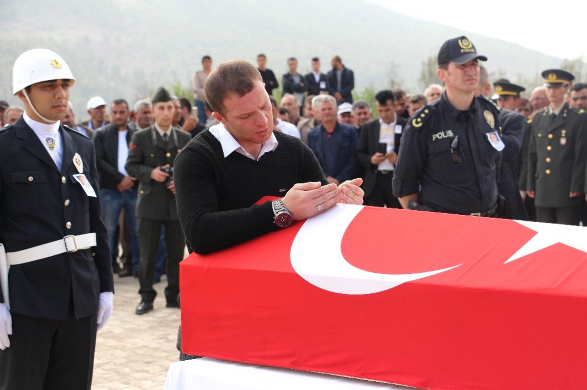 Şehit Polis Gözyaşları Arasında Toprağa Verildi