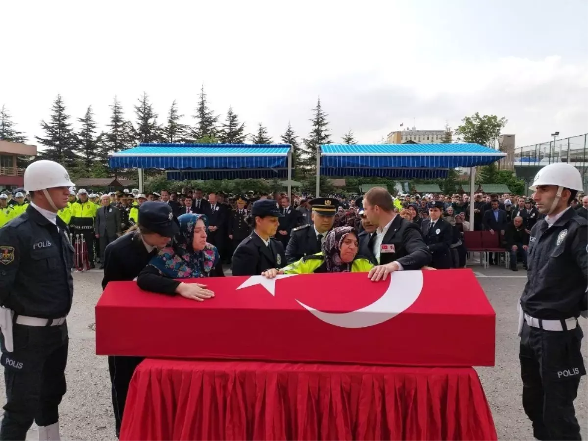 Şehit Trafik Polisi İçin Çevik Kuvvet Müdürlüğü\'nde Tören