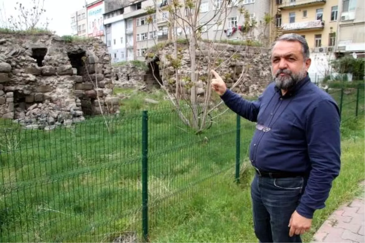 Tarihi Medrese, Harabeye Döndü