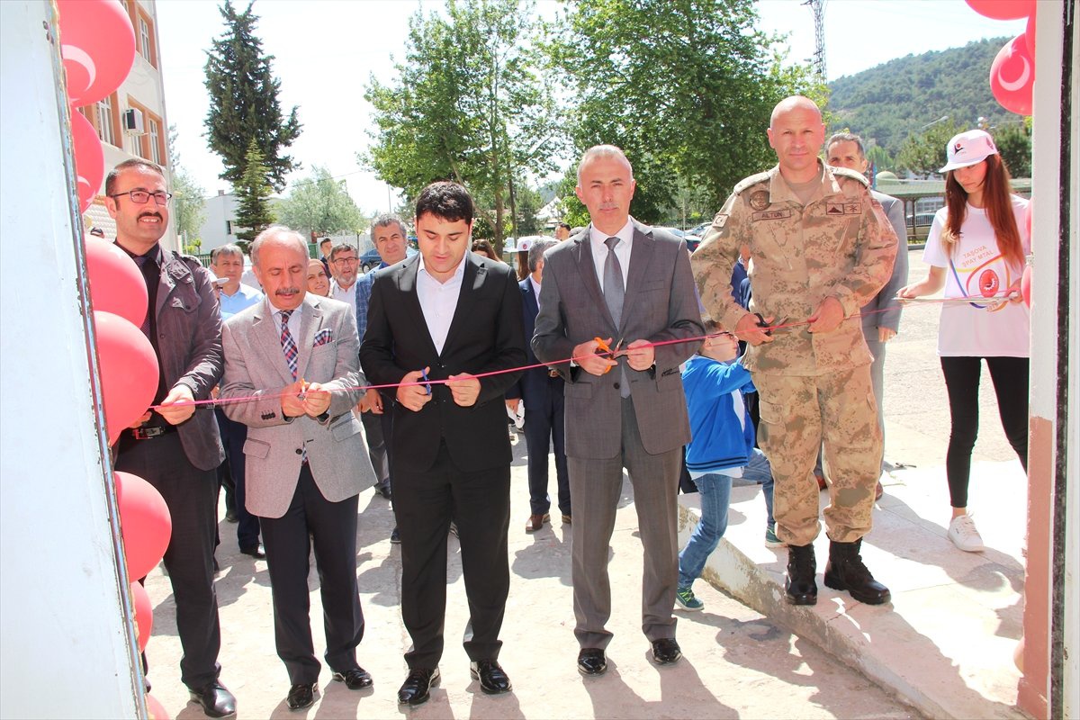 Taşova\'da Tübitak 4006 Bilim Fuarı Açıldı