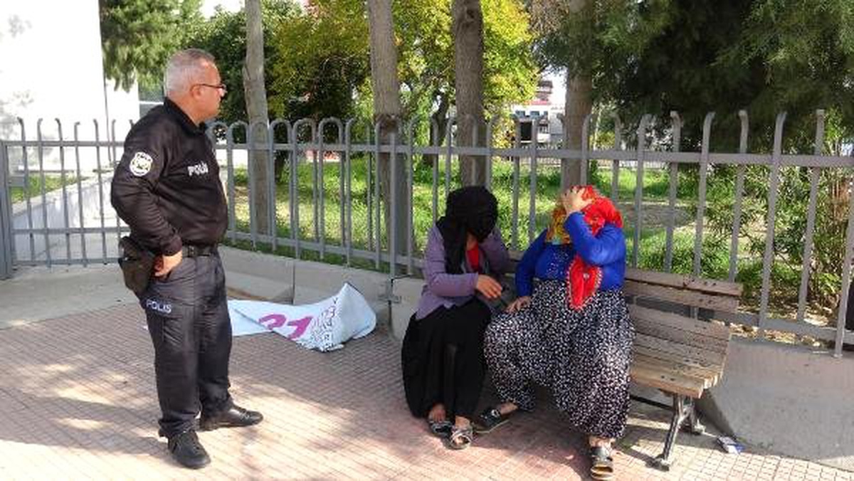 Tiyatro Afişi Çalan Dilencilerden İlginç Savunmalar