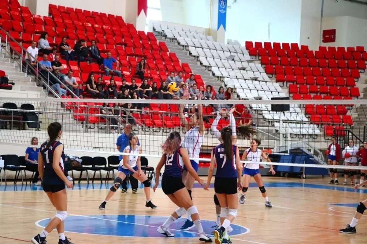 Yıldızlar Voleybol Türkiye Şampiyonası Erzincan\'da Başladı