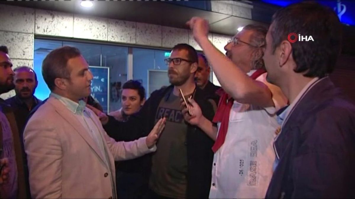 Ysk Önünde Alkollü Protestoculardan Protesto