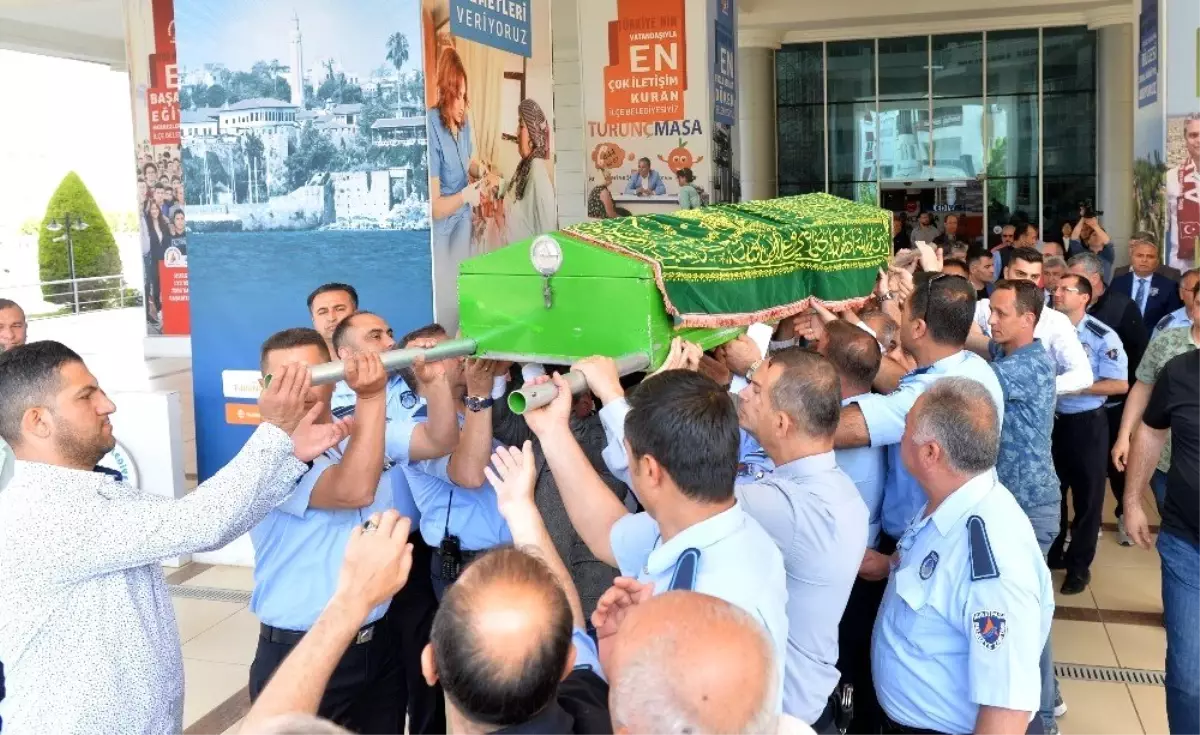 Zabıta Memurunu Son Yolculuğuna Mesai Arkadaşları Uğurladı