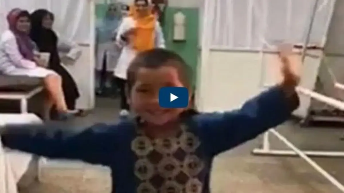 8 Aylıkken Bacağını Kaybeden Afgan Çocuğun Protez Bacak Sevinci