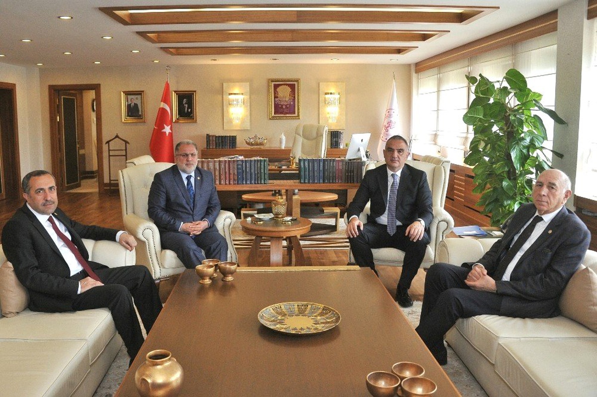 AK Parti Van Milletvekilleri, Bakan Ersoy\'la Görüştüler
