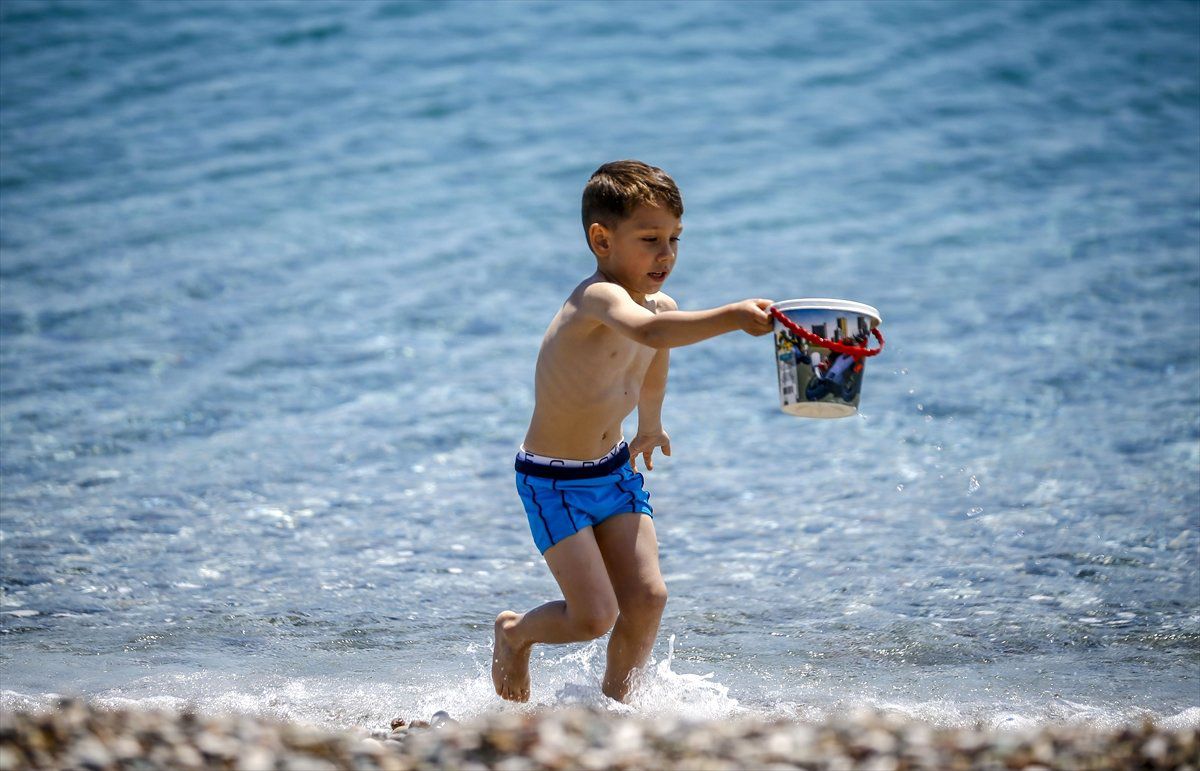 Antalya\'da Güneşli Hava