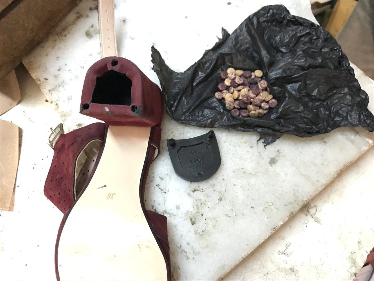 Ayakkabının Topuğuna Uyuşturucu Hap Gizlemişler