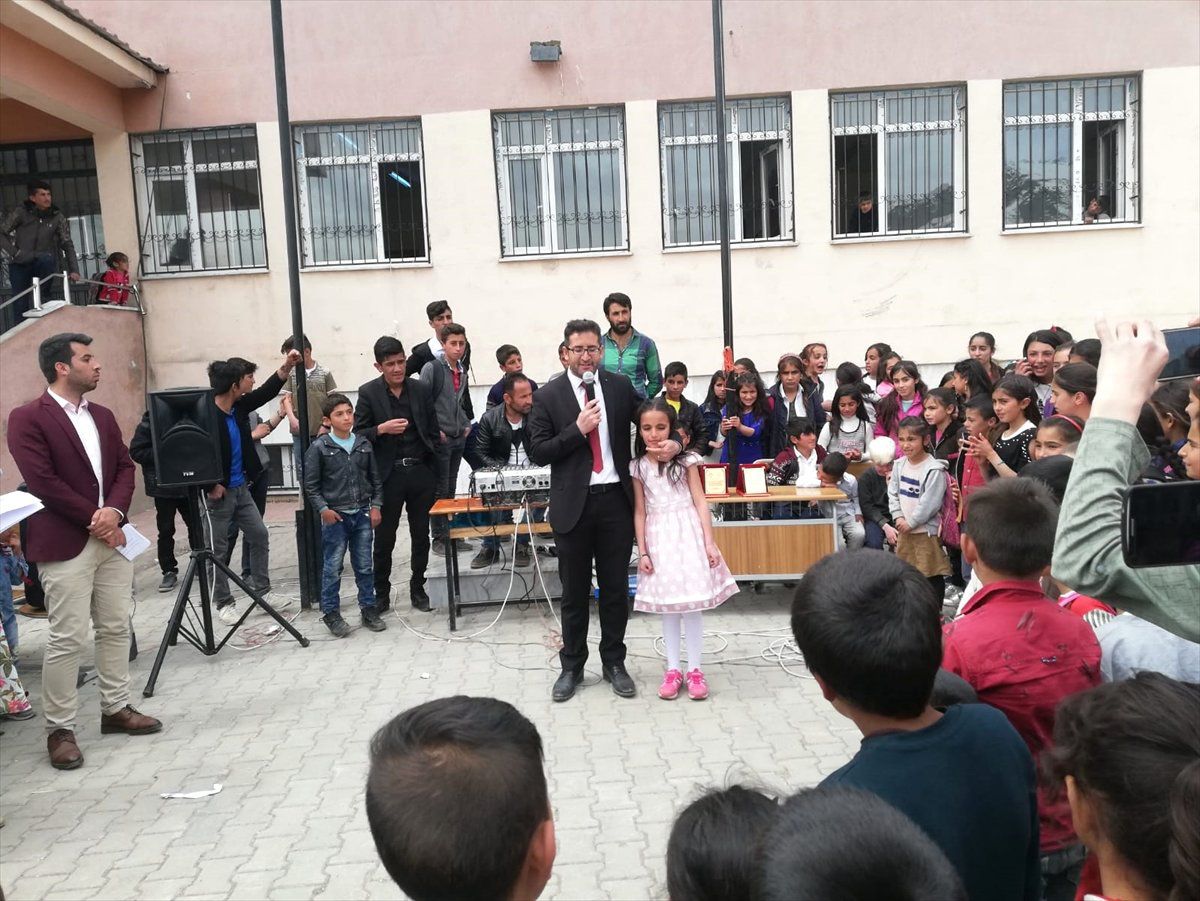 Başkale\'de Öğrenciler Arası Ses Yarışması