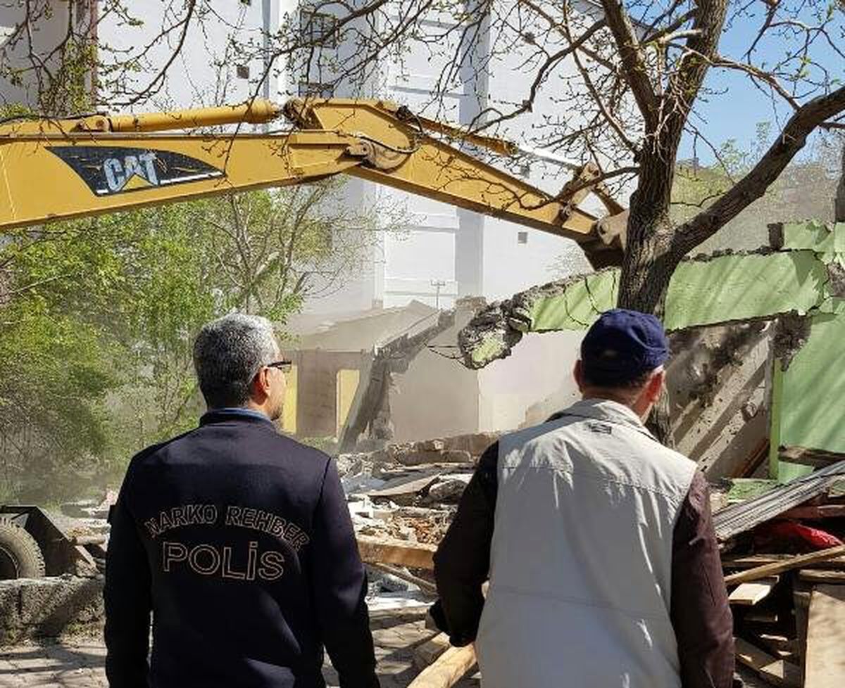 Bingöl\'de Madde Bağımlılarının Kullandığı Metruk Bina Yıkıldı