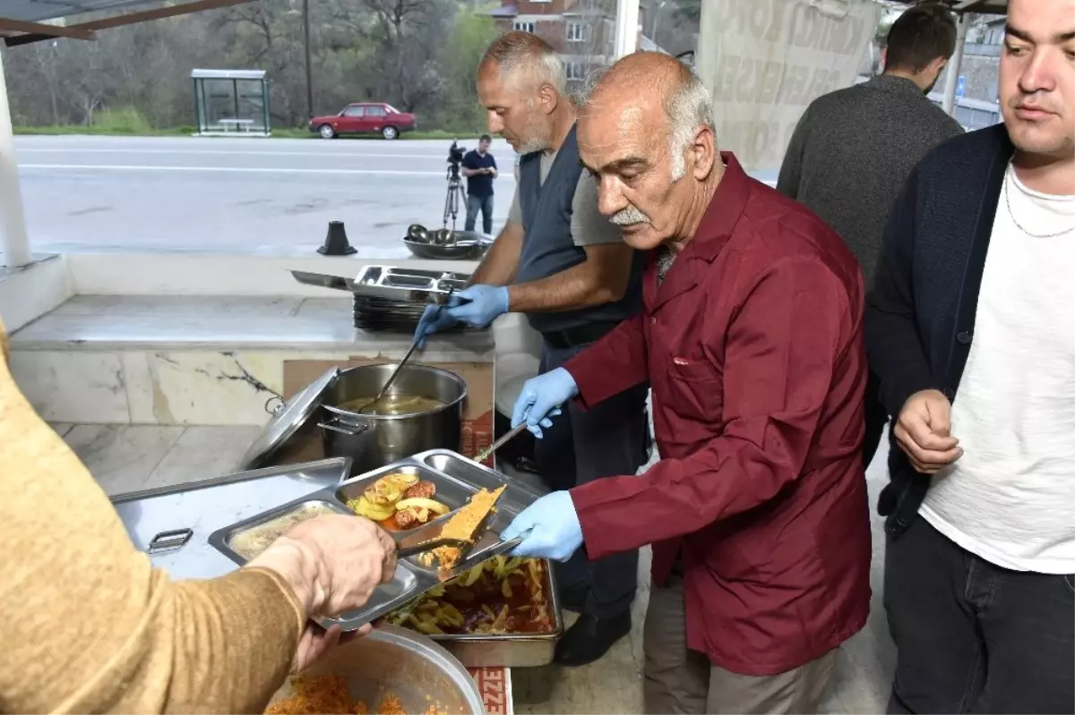 Bu Köyden Geçene Ücretsiz İftar