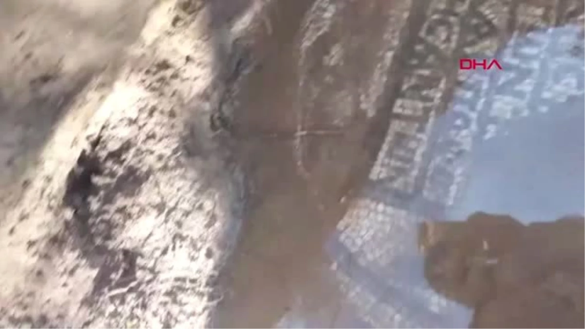 Çanakkale\'de Kaçak Kazıda Zemin Mozaiği Bulundu