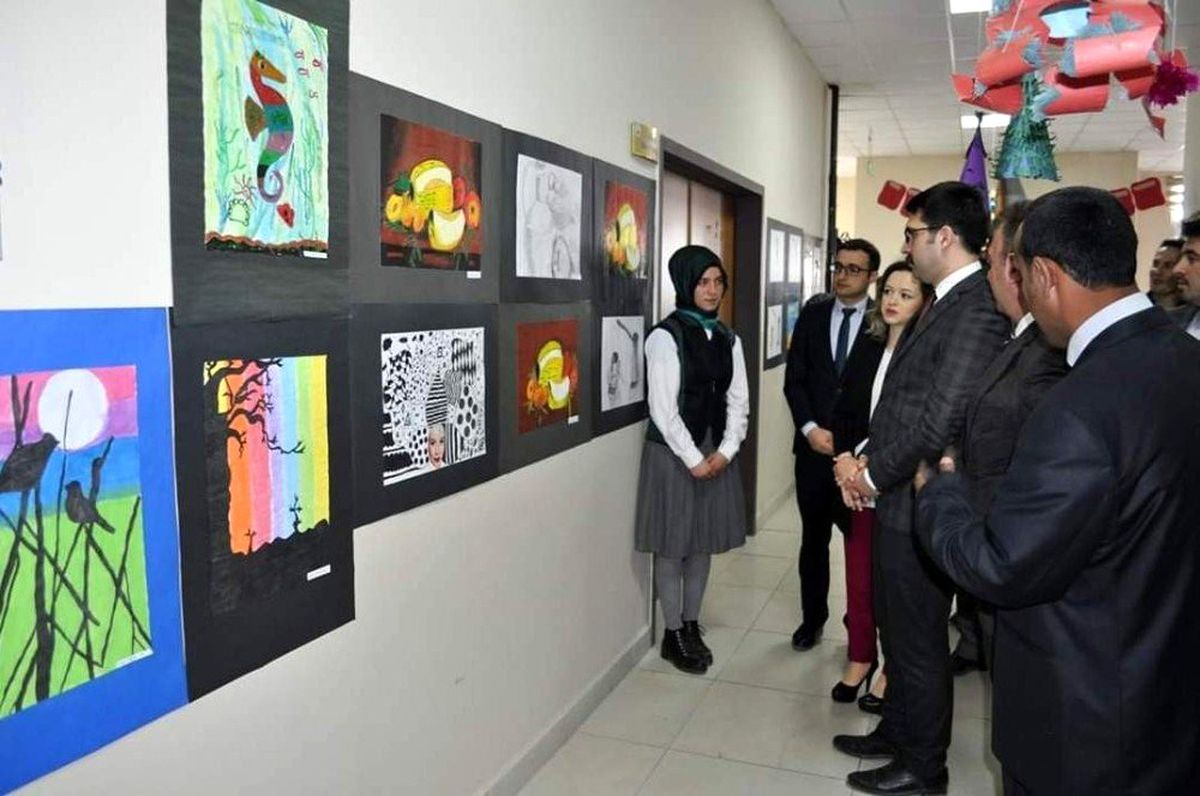 Demirözü\'nde Ortaokul Öğrencilerinden Resim Sergisi