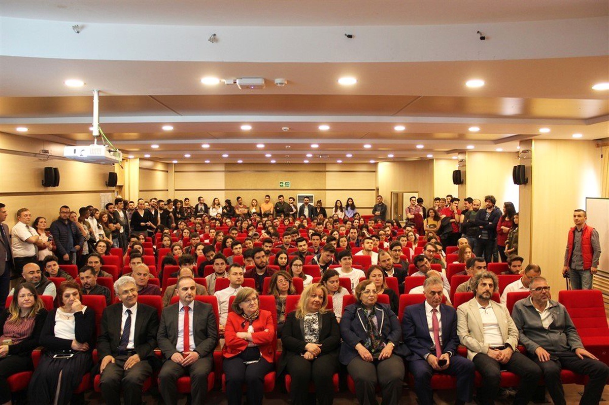 Estü\'de Onur ve Yüksek Onur Belgeleri Takdim Töreni