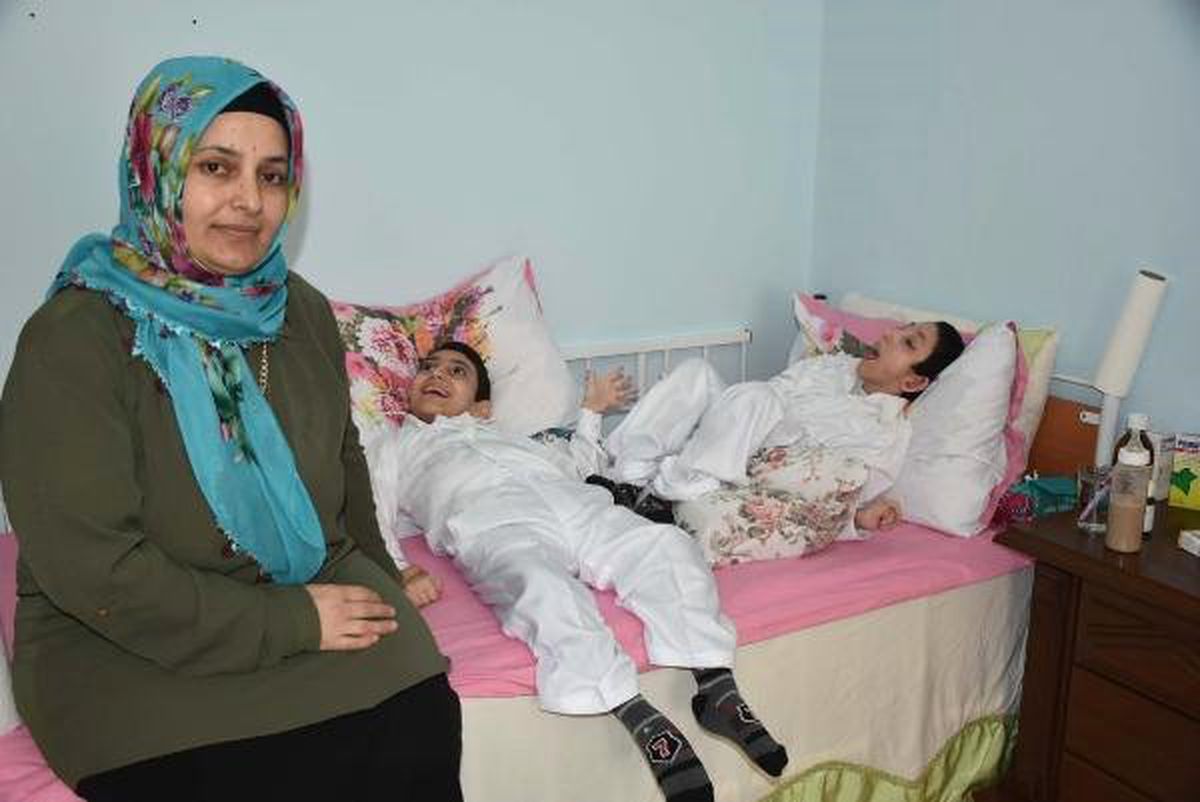 Fedakar Anne, Kendisini Engelli Oğullarına Adadı