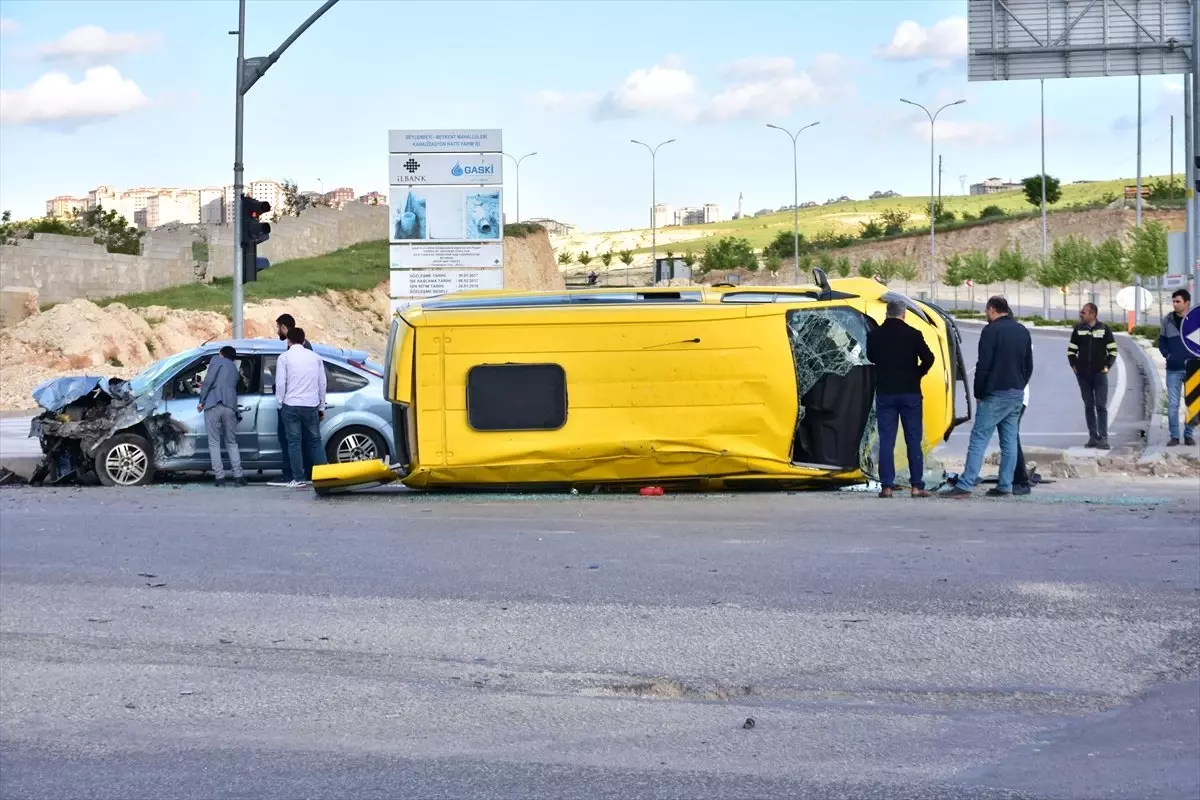 Gaziantep\'te Trafik Kazası: 14 Yaralı