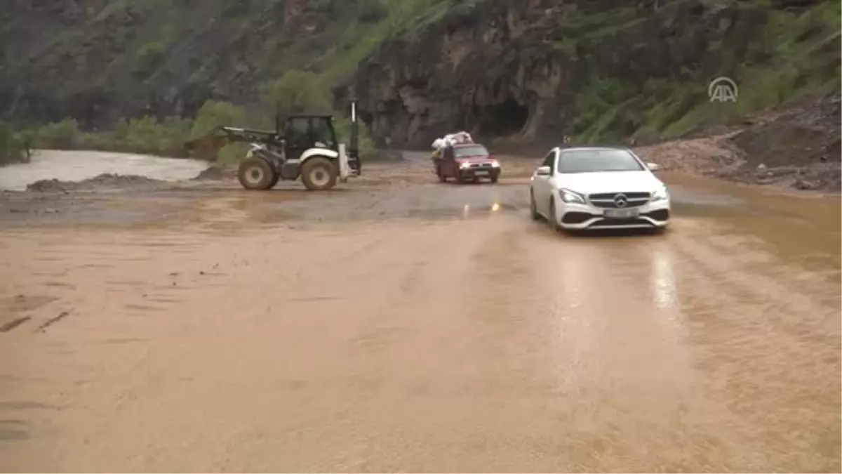 Hakkari-Çukurca Kara Yolunda Heyelan