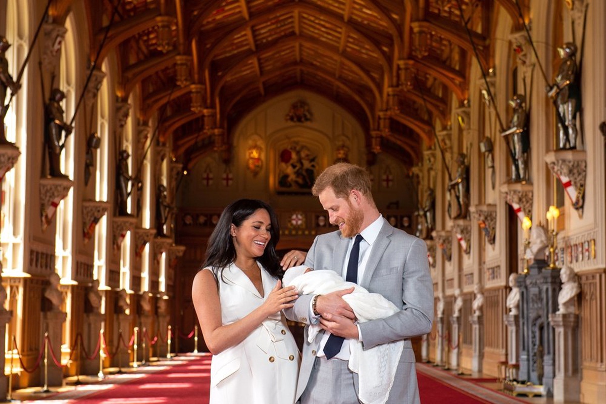 Harry ve Meghan\'ın Yeni Bebekleri İlk Kez Kamera Karşısında