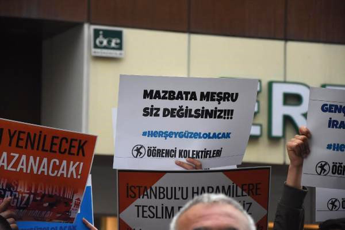 İzmir\'de, İstanbul Seçimleri Protestosu