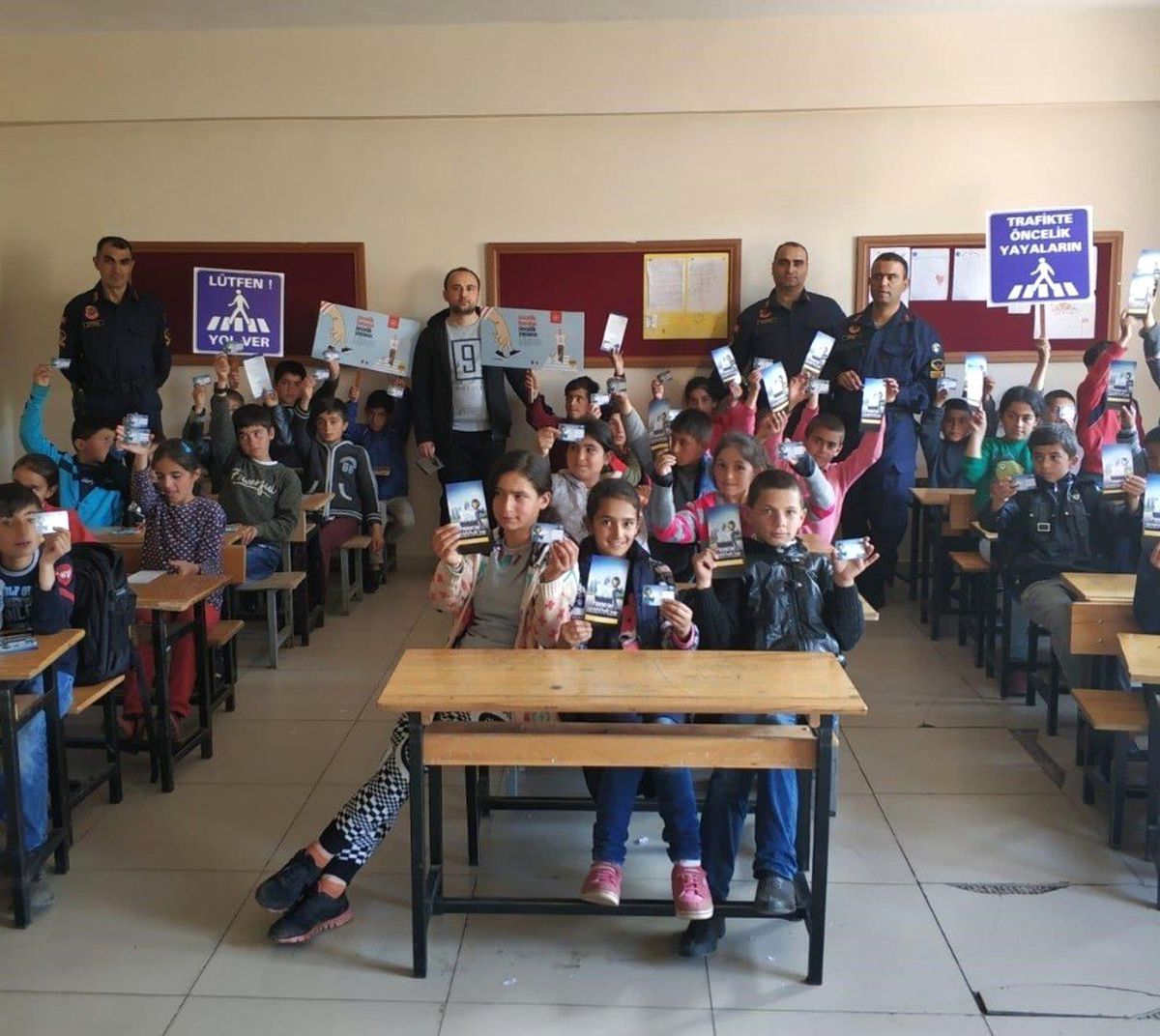 Karlıova\'da "Öncelik Hayatın, Öncelik Yayaların" Eğitimi