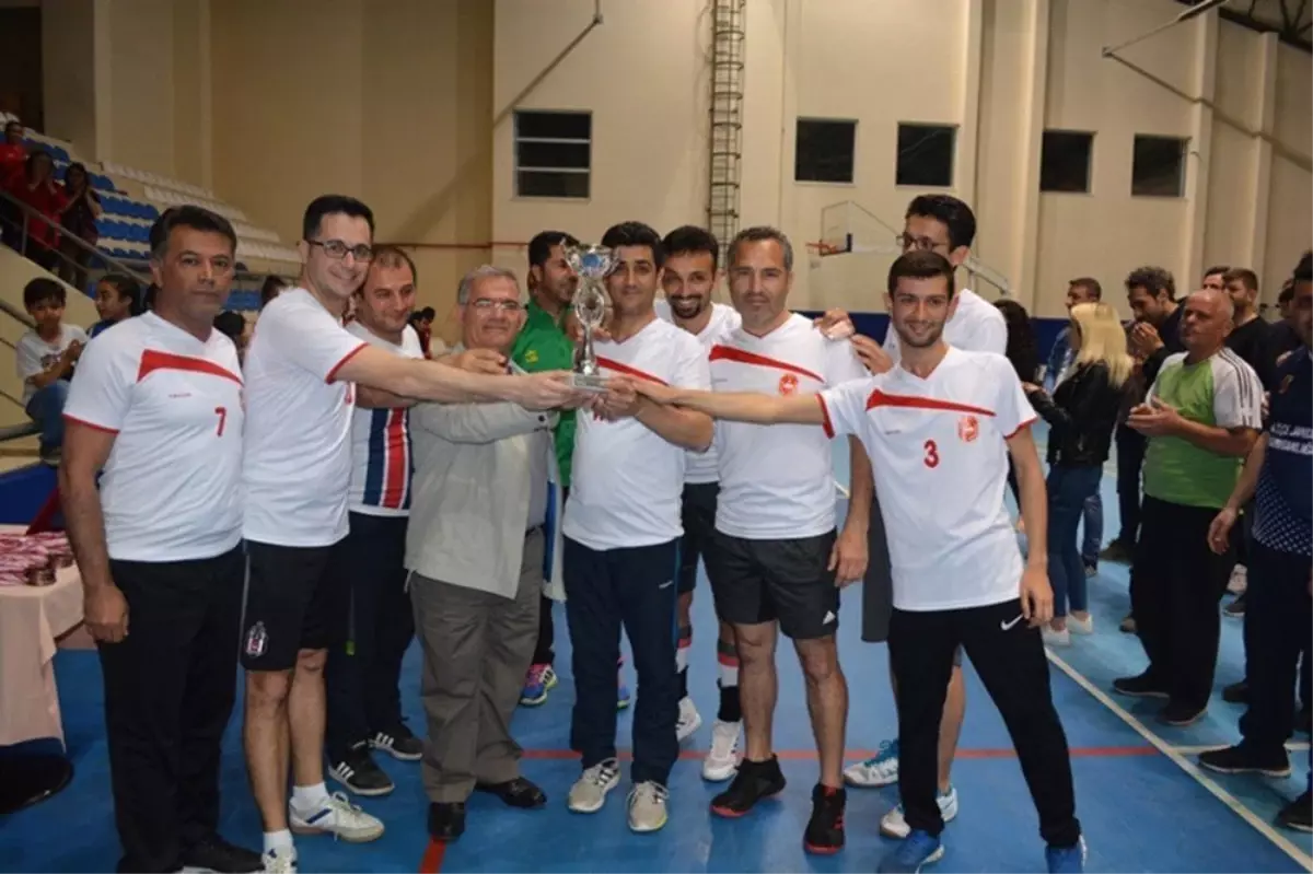 Kurumlararası Voleybol Turnuvası" Sona Erdi