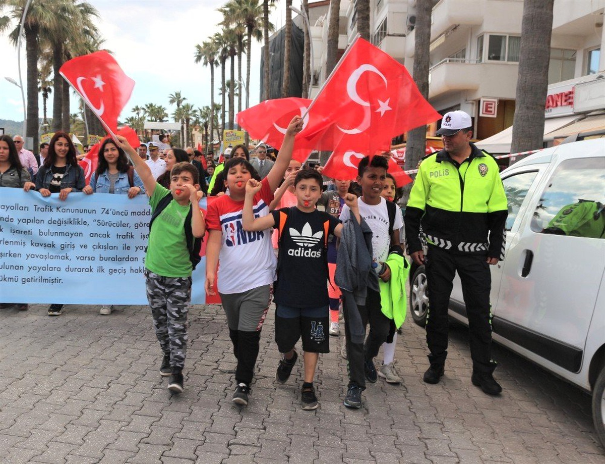 Marmaris\'te "Büyük Trafik Yürüyüşü" Düzenlendi