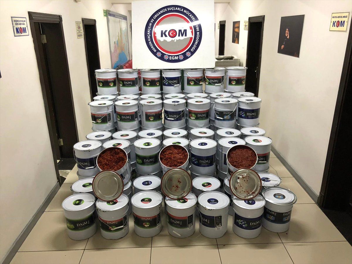 Mersin\'de Kaçak Tütün ve Sahte İçki Operasyonu