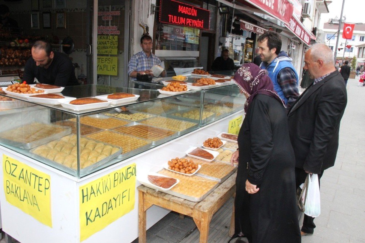 Ramazan Dolayısıyla Yemek Çıkartmayan Lokantalar Tatlı Satıyor