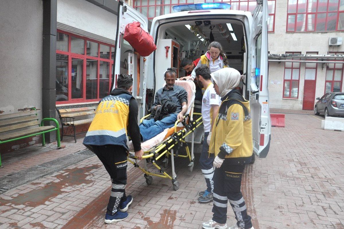 Silahın Kabzasıyla Başından Yaraladılar