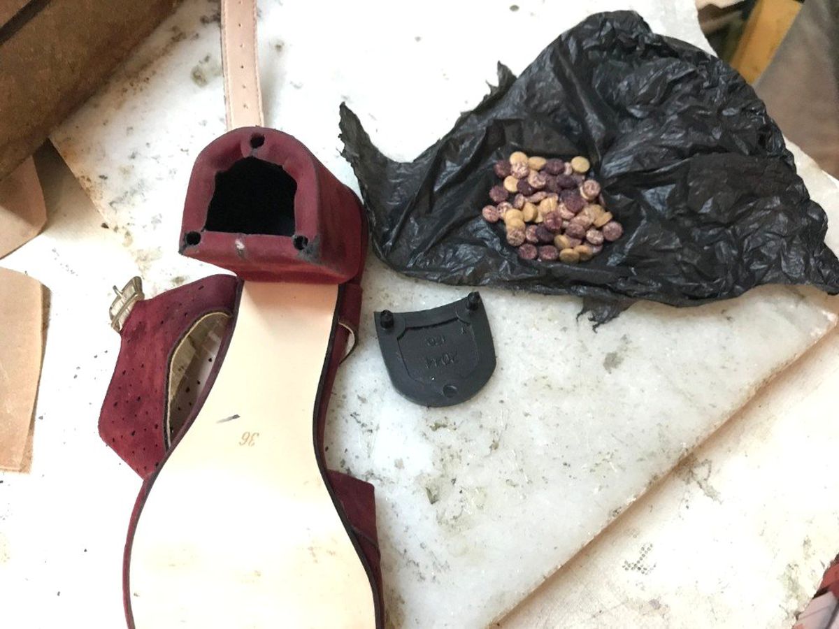 Topuklu Ayakkabıdan Uyuşturucu Hap Çıktı