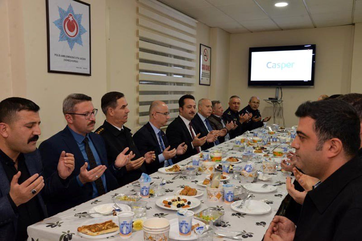Vali Şentürk Polislerle Beraber İftar Açtı