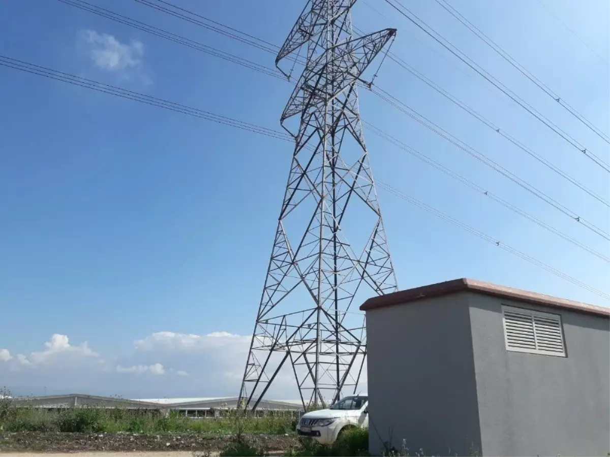 Yüksek Gerilim Enerji Nakil Hattına Yıldırım Düştü