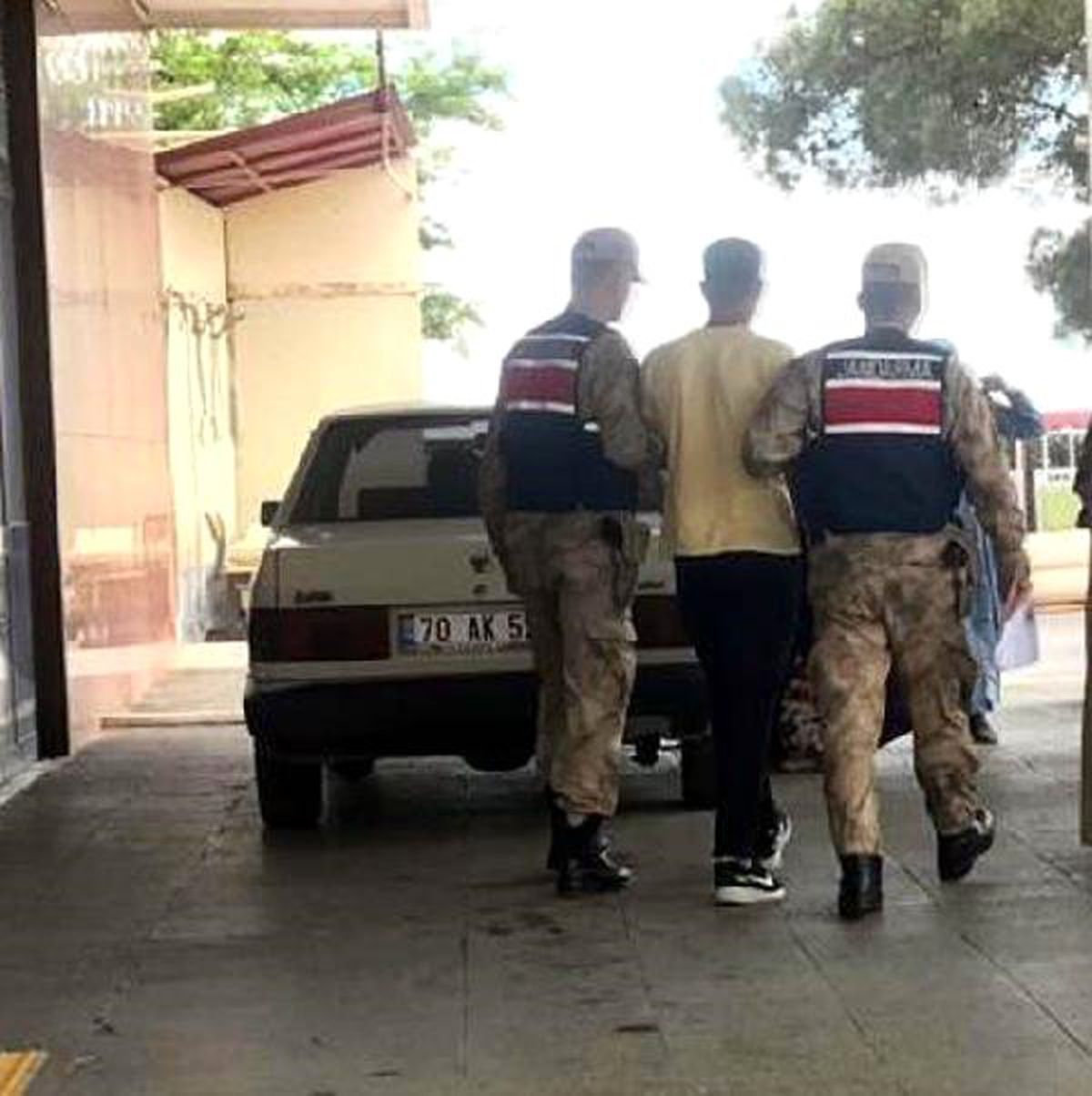 4 Yıl Hapisle Aranan Hükümlü, Saklandığı Evde Yakalandı