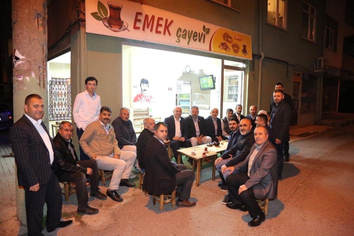 Başkan Bıyık, Çay Sohbetlerinde Vatandaşlarla Buluştu