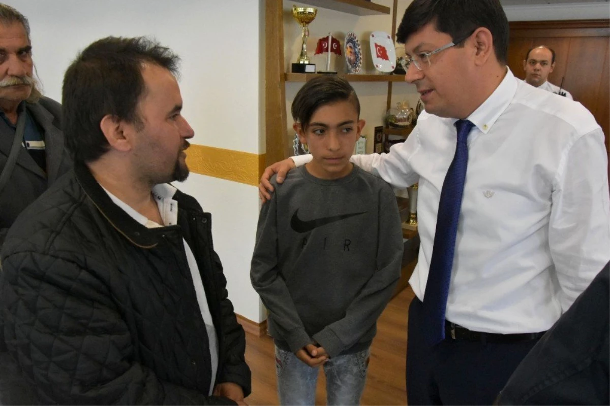 Başkan Özcan\'dan 13 Yaşındaki Berkay\'a Anlamlı Hediye