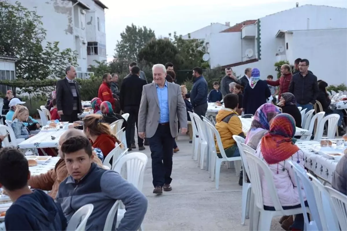 Başkan Yılmaz Mahalle İftarında Vatandaşlarla Buluşuyor