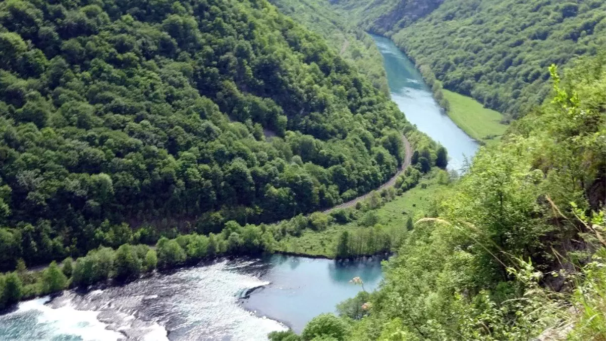 Bosna-Hersek\'te İlkbahar Güzelliği